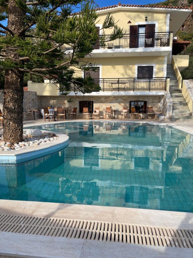 Lithos By The Sea Bed & Breakfast Neo Oitilo Exterior photo