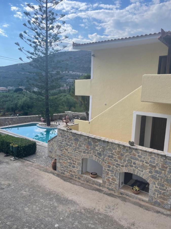 Lithos By The Sea Bed & Breakfast Neo Oitilo Exterior photo