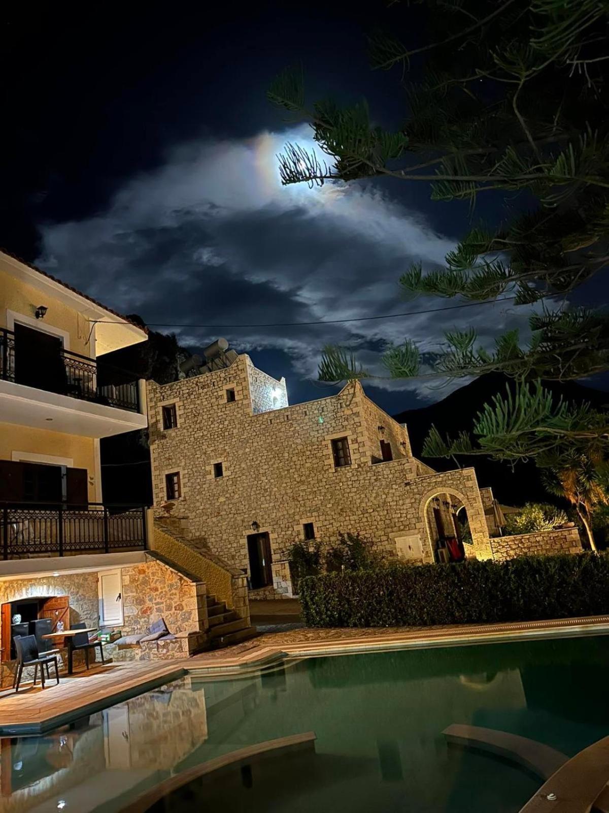 Lithos By The Sea Bed & Breakfast Neo Oitilo Exterior photo