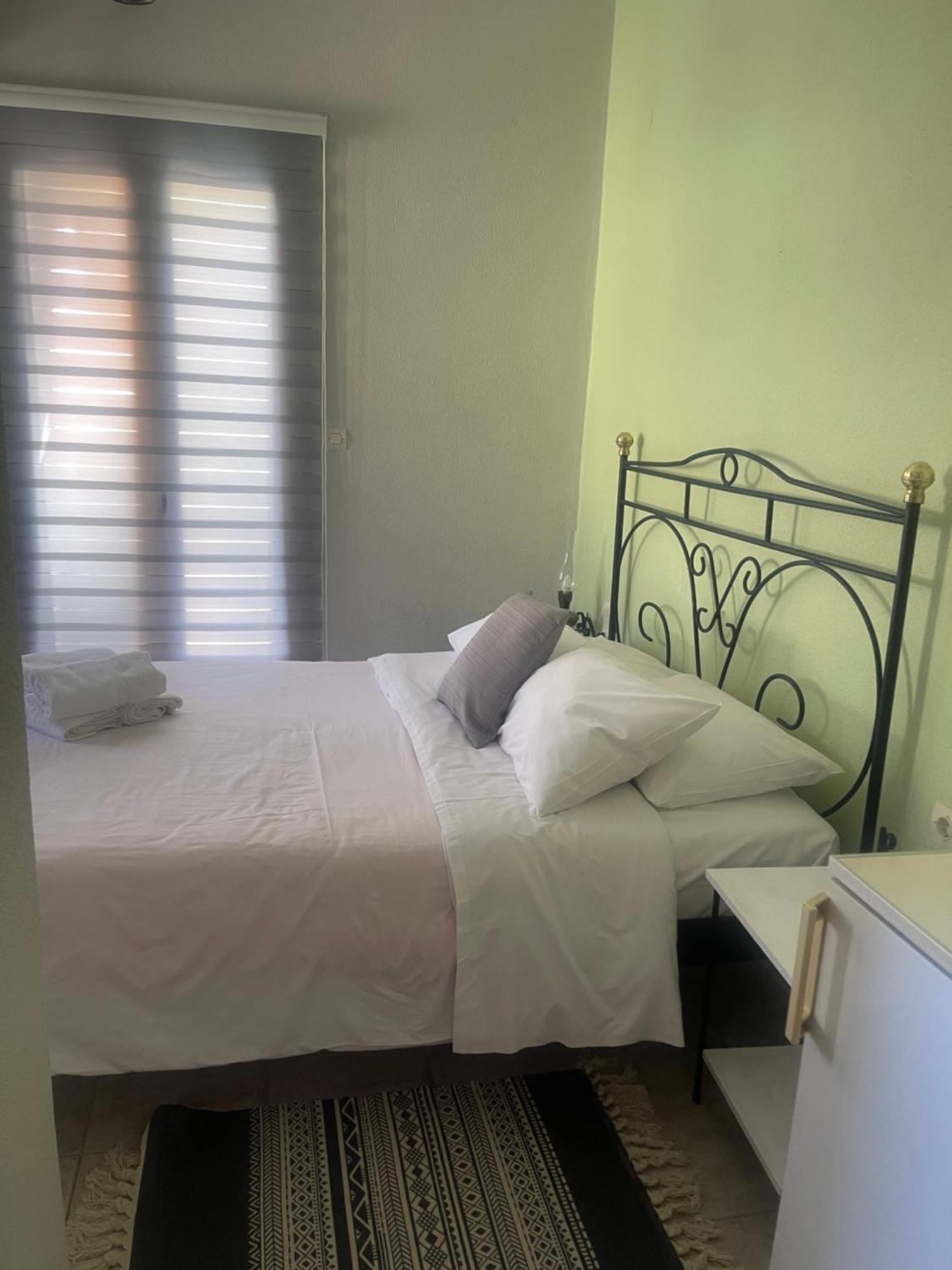 Lithos By The Sea Bed & Breakfast Neo Oitilo Exterior photo