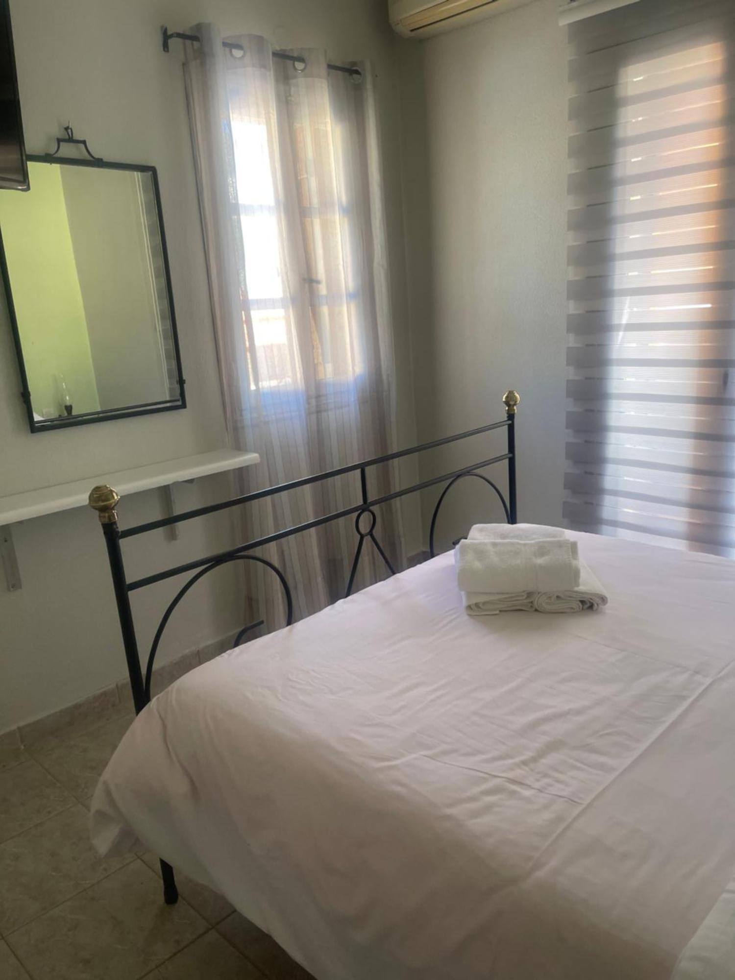 Lithos By The Sea Bed & Breakfast Neo Oitilo Exterior photo