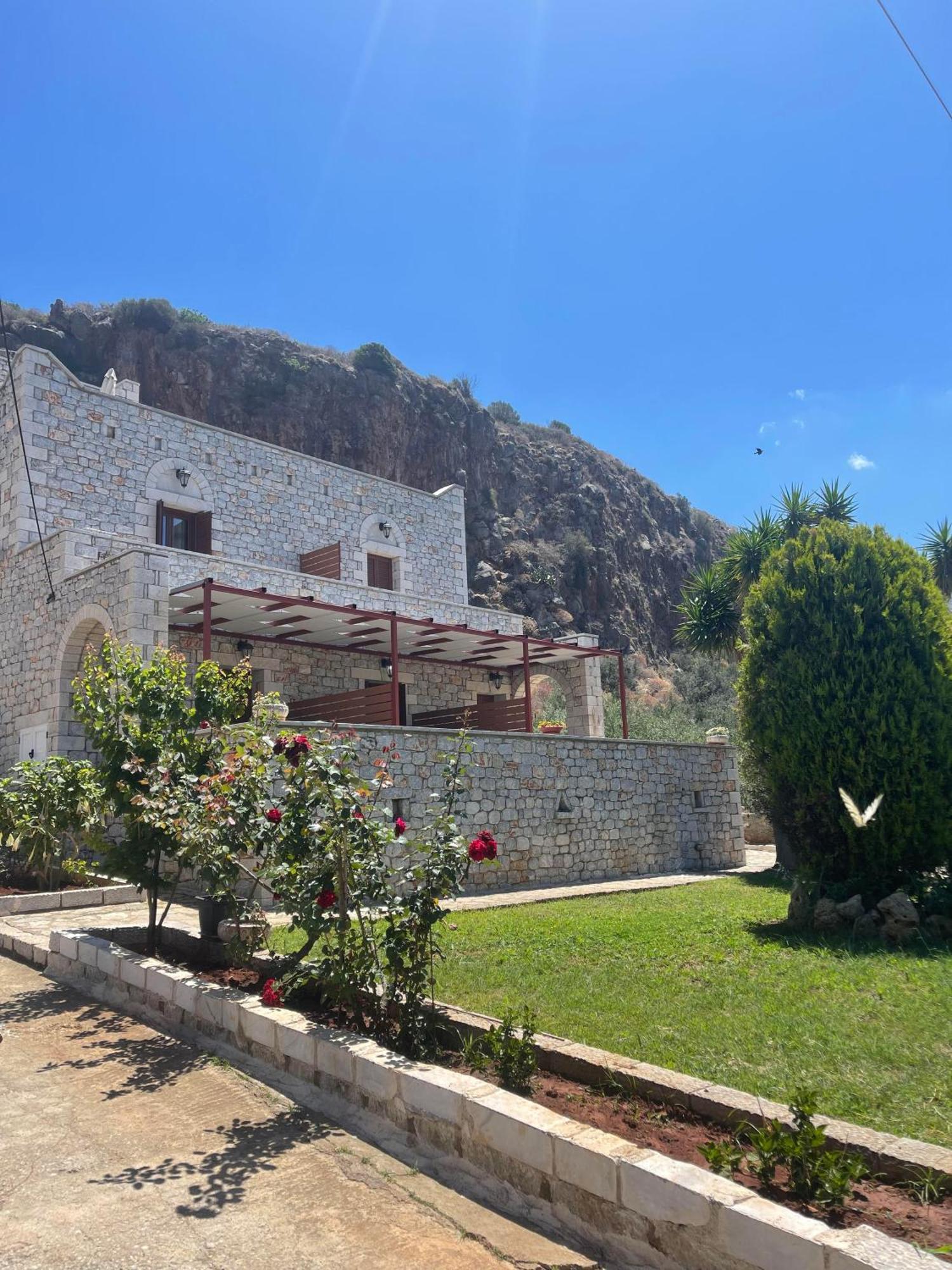 Lithos By The Sea Bed & Breakfast Neo Oitilo Exterior photo