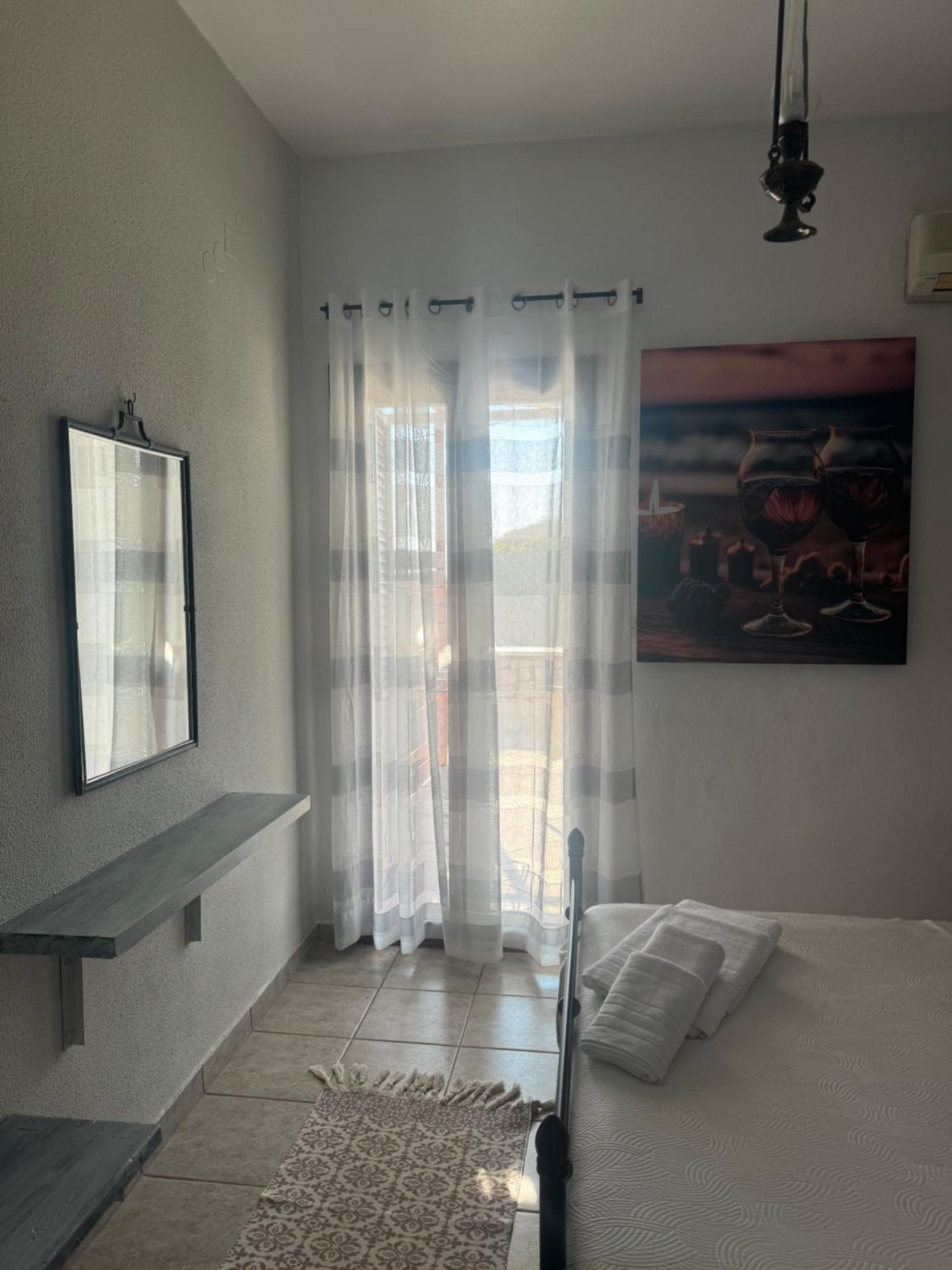 Lithos By The Sea Bed & Breakfast Neo Oitilo Exterior photo