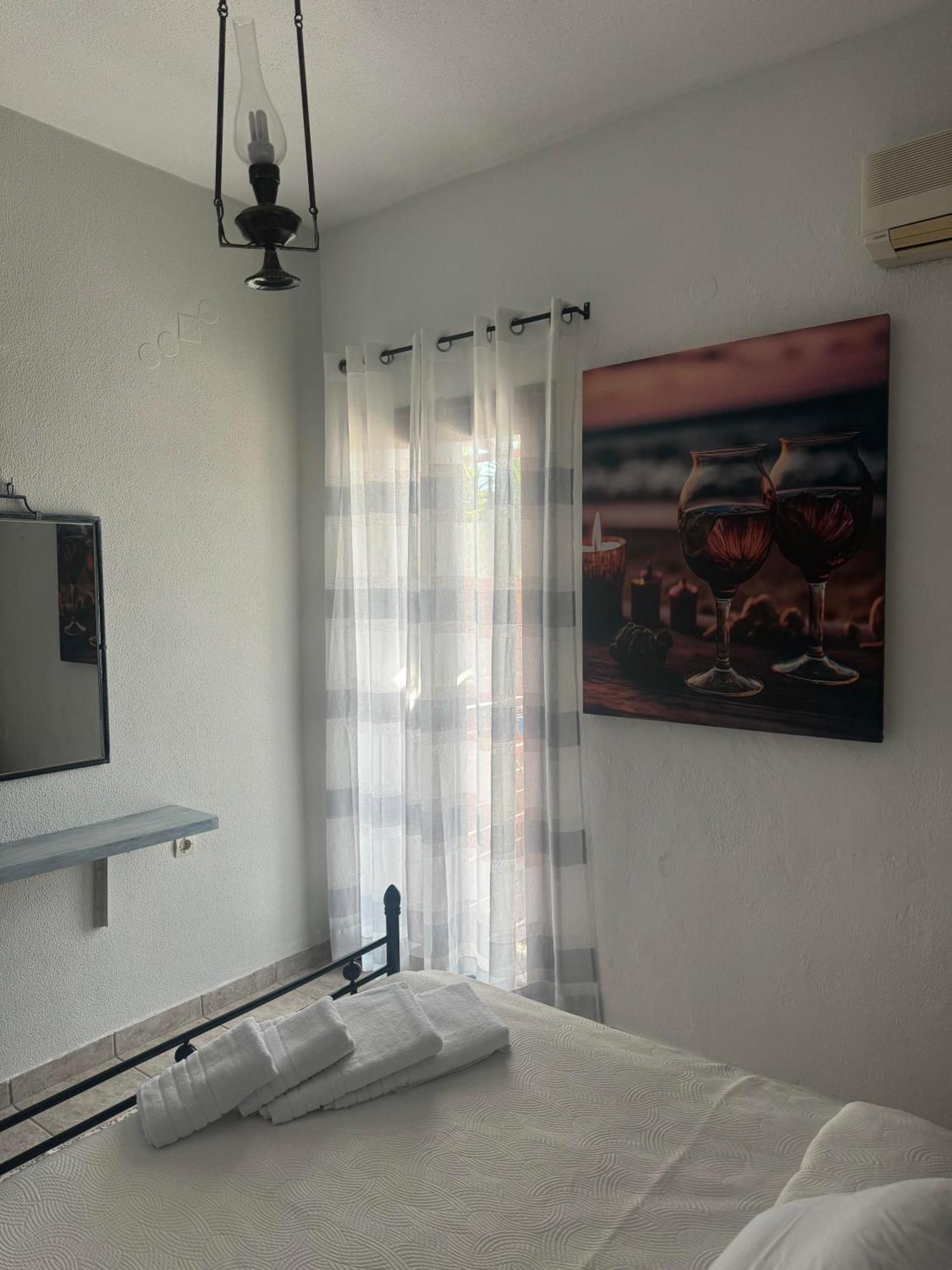 Lithos By The Sea Bed & Breakfast Neo Oitilo Exterior photo